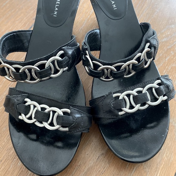 New Antonio Melani Leather Kitten Heel Silver Chain Detail Sandals - Picture 5 of 7